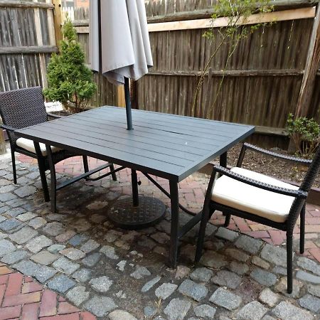 Parking - Private Entrance - King Beds Apartment Boston Exterior foto