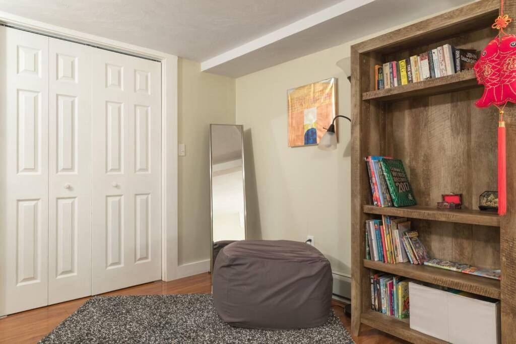 Parking - Private Entrance - King Beds Apartment Boston Exterior foto